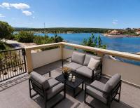 Apartment Antonia Panoramic Sea View and Terrace - Chambres d'hôtes Kruševo