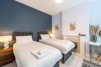 4 Bedroom Stylish House in Redditch - Free Parking - Chambres d'hôtes Redditch
