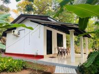 Lakeside Haven Resort - Bed and Breakfast Habarana