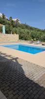 Yassas Apartment with shared pool - Ferienwohnung Tavronítis