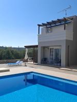 Yassas Apartment with shared pool - Ferienwohnung Tavronítis