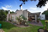 Chalet 40 Plettenberg Bay A tranquil location with beach access in large grounds ideal for families - Bed and Breakfast Plettenberg Bay