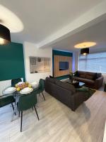 Contractor Friendly House Sleeps 5 Free Parking WiFi - B&B Halton