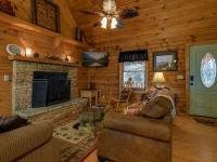 Cozy Bear Lodge - Hot Tub 15 min to Pigeon Forge - Chambres d'hôtes Sevierville