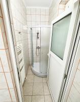 Zimmer mit Queensize-Bett und Gemeinschaftsbad