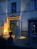 Entire Apartment in an 18th-Century Castle with Private Garden - Chambres d'hôtes Marliens