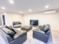 Coastal Retreat 4B3B w Sea Views Castor Bay NS - B&B Auckland
