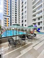 Elegant luxury three bedroom apartment with swimming pool fully equipped gym children playing ground ample parking space and amazing scenic view - B&B Nairobi