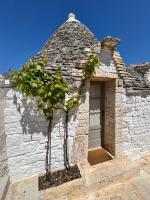 Trullo Soave Suite - outdoor jacuzzi - B&B Alberobello