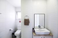 Spacious 1-bedroom Flat 3 Minutes from the Beach! - Bed and Breakfast Larnaca