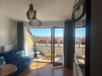 Apartament Niebieski Centrum Sarbinowo w budynku z restauracją, BASEN ZEWNĘTRZNY, PARKING W CENIE - Bed and Breakfast Sarbinowo