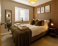 Curlew House, with parking and Abbey views! - B&B Whitby