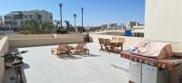 El Gouna, Modern 1BR Fanadir Marina Terrace, WiFi, Parking Walk to Restaurants - Chambres d'hôtes El Gouna