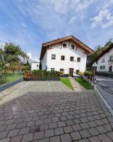 Rustic Alpine Garden Escape - B&B Innsbruck