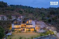 StayVista at Suvas Villa with Lawn, BBQ - Bed and Breakfast Chaubattia