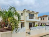 Mambo Private Villa with Pool by the Beach - B&B Paralímni