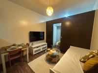 Air Residences Makati 1BR Hall and Balcony - Ferienwohnung Manila