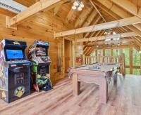 Looky Yonder by Beyond Expectations w Hot Tub - Chambres d'hôtes Gatlinburg