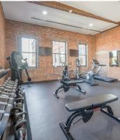Historic Federal Hill 1Br Loft apt with onsite Gym and Barbershop - Chambres d'hôtes Providence