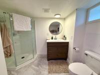 Nellie's Nest - Spacious & Walkable Downtown Home - B&B Grand Forks