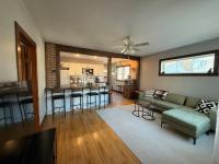 Nellie's Nest - Spacious & Walkable Downtown Home - Chambres d'hôtes Grand Forks