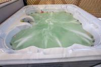 Walk to Beach 4 BR with Hot Tub and Elevator - Chambres d'hôtes Surf City