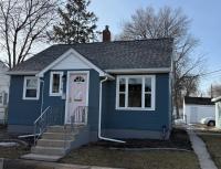Nellie's Nest - Spacious & Walkable Downtown Home - B&B Grand Forks