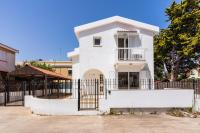 3BR Family Beach House 100m w/ Parking & Yard - B&B Paralímni