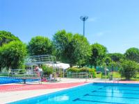 Villaggio Olimpia-Perseo, with a large wooded park, 3 swimming pools, tennis courts and a bar - B&B Bibione