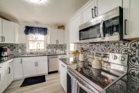 Pet Friendly w/ Yard! Modern La Porte Home By Dtwn - Ferienwohnung La Porte
