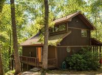 Hot Tub Fire Pit Deck Screened Porch & More - B&B Berkeley Springs