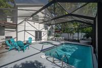 Central Perk Retreat | Heated Pool + Zoo 1 Block! - Chambres d'hôtes Tampa
