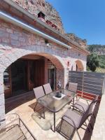Between the Crags - House Leonidio - B&B Leonídio