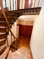 Villa Vermillon Boutique Apartments, Refined 1- & 2-Bedroom Apartments & Studio, Newly Renovated, Fully Equipped, Premium Bedding, City Centre, Train Station, Private Parking, Set in a Historic Hôtel Particulier - Chambres d'hôtes Amiens