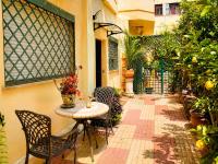 Magnolia Central Apartments Marbella - con patio privado - Chambres d'hôtes Marbella