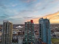 Summit Mountain & Skyline Views Beltline - B&B Calgary