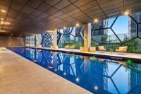 Skyline Executive 2BR Suite Level 66 Corporate-Ready Next to Ritz - B&B Melbourne