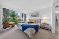 Luxury 3BR in Downtown Vancouver Steps to Burrard and Robson - Ferienwohnung Vancouver