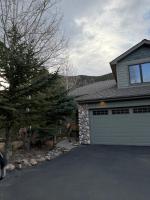 Luxury Riverfront Retreat - Fishing - Wildlife - Bed and Breakfast Estes Park