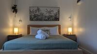Birdwatcher's Oasis - Tiny Home - Cassowary - B&B Kuranda