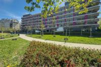Rodzinny Apartament z Dwiema Sypialniami i Balkonem we Wrocławiu by Noclegi Renters - Chambres d'hôtes Wrocław