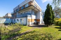 Modern Apartment with Parking and Garden by Noclegi Renters - B&B Świnoujście