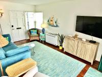Walk to Beach Tropical Patio Sleeps 5 - Chambres d'hôtes Long Beach