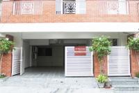 The Brick House! Stylish Furnished 1BHK with Living, Kitchen and Balcony - Ferienwohnung Dehradun