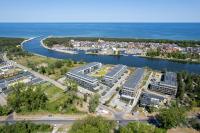 Stylowy Apartament z Parkingiem i Basenem Blisko Plaży by Renters Prestige - B&B Dziwnów