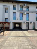 CSiP House with Free Private Enclosed Parking Place - B&B Nyíregyháza
