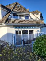Ferienwohnung Lena mit Terrasse und Tiefgarage - Chambres d'hôtes Koserow