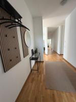 Große Designwohnung in Friedrichshafen mit Café im Haus und nur 5 Min zum Bahnhof, Bodensee, Messe & Flughafen - Chambres d'hôtes Friedrichshafen