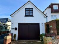 The Loft Retreat - Coastal Escape in the Heart of Meads - Chambres d'hôtes Old Town