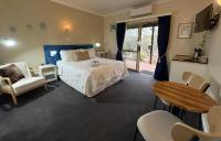 Queen Room with Garden View